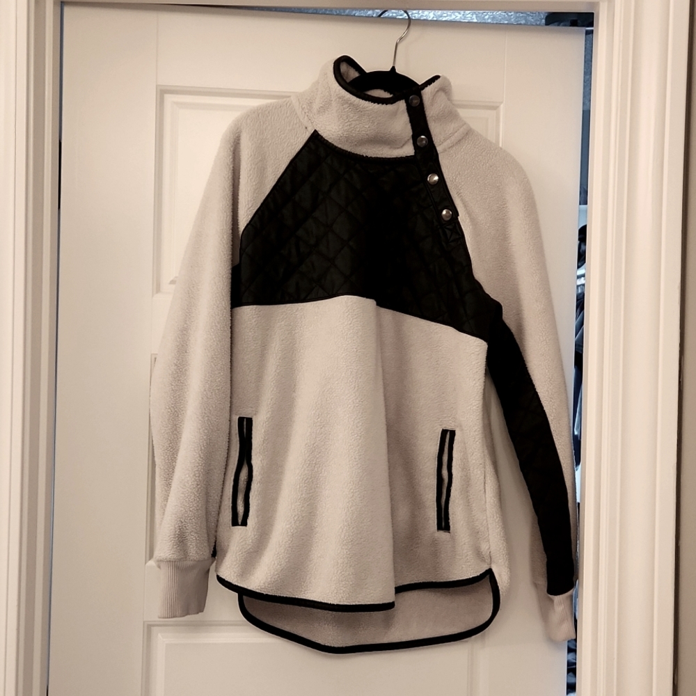 Women's Assymetrical snap up fleece